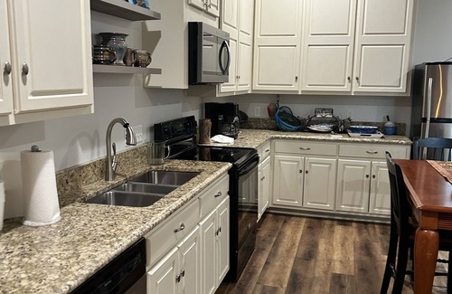 New Albany Cottage | Cozy country cottage 35 minutes to Oxford, Tupelo & 60 miles from Memphis