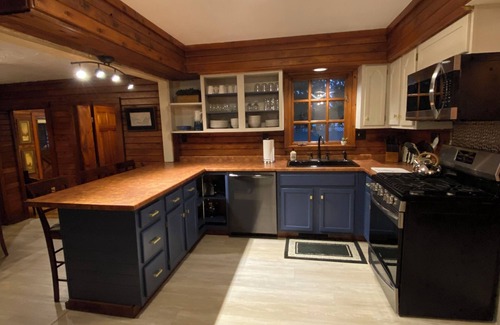 Onalaska Other | Cozy, country-feel, private, close to everything, for family & friends to gather