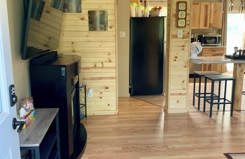 Thunder Bay House | Cozy Country Inn-country in the City. 3 bdm 2 bath home- renovated like new.n