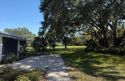 Dade City House | Cozy Countryside Retreat — 3 bedroom home with WiFi and AC in Dade City Florida