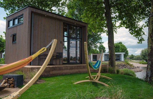 Maurik House | Cozy, cozy and right on the water.