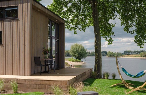 Maurik House | Cozy, cozy and right on the water.