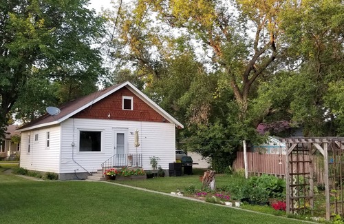 Rosthern Cottage | Cozy Creekside cottage offering a quiet rural prairie town experience