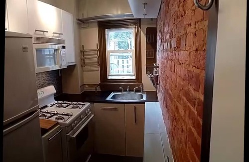Fishtown Apartment | Cozy Crib in charming Fishtown with AC, WiFi, Washer/Dryer, Private Roof Deck