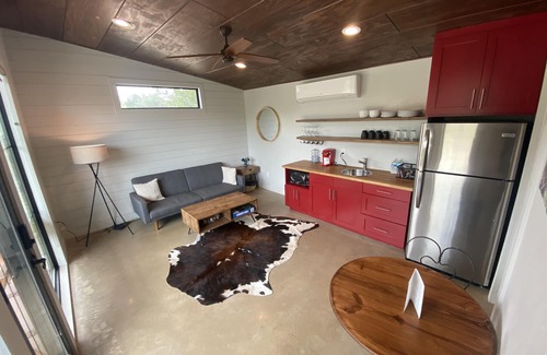 Dripping Springs House | Cozy/Cute Tiny House close to wineries, wedding venues & outdoor fun