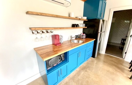 Dripping Springs Cabin | Cozy/Cute Tiny House close to wineries, wedding venues & outdoor fun
