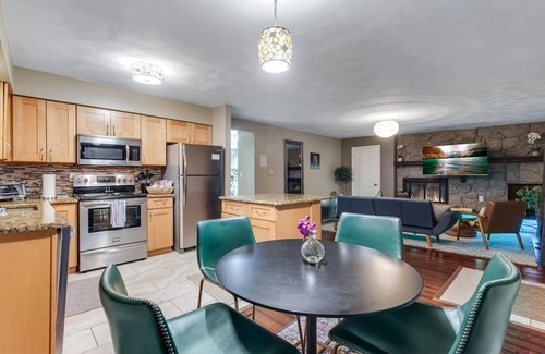 Berkley Condo | Cozy Denver Stay | Grill + Patio | Sloan’s Lake| Firepit