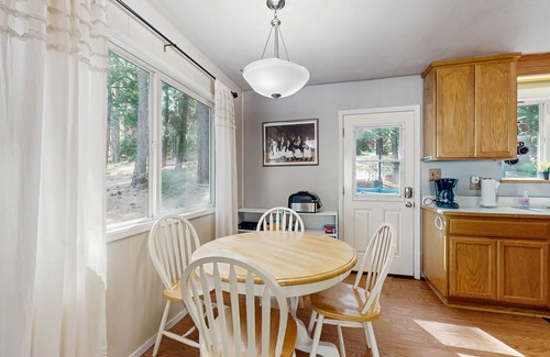 Tahoe Paradise Cabin | Cozy, dog-friendly cabin with large private deck, fireplace, BBQ-close to trails