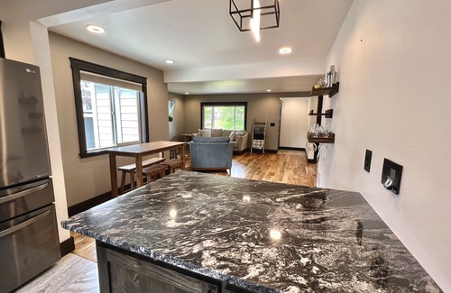 North Bend House | Cozy Dog Friendly Home w/Parking in the Back