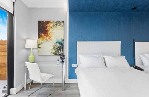 Mott Haven Hotel | Cozy Double Queen Suite w/Kitchen | 4 mins away from Subway | Mott Haven