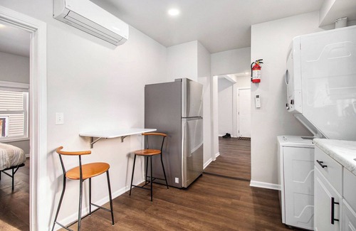Kalamazoo Apartment | Cozy Downtown 1-bedroom Retreat in superb Kalamazoo with AC, WiFi