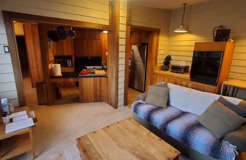 Silverton House | Cozy Downtown Guesthouse