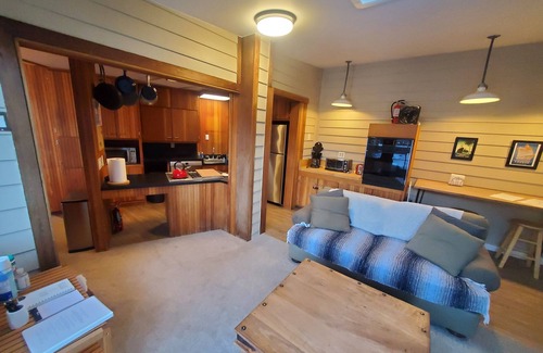Silverton House | Cozy Downtown Guesthouse