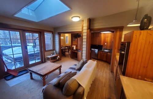 Silverton House | Cozy Downtown Guesthouse