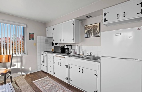 Cliff - Cannon Apartment | Cozy Downtown Studio- Arena, Podium, GU