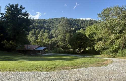 Robbinsville House | Cozy Dragon's Nest Cabin Retreat