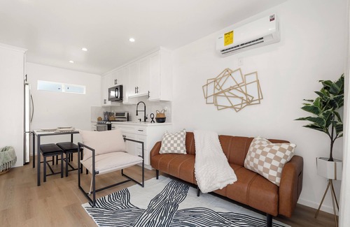 South Montebello Apartment | Cozy & Dreamy Getaway home !