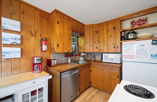 Seaside Cottage | Cozy:}EasyWalktoBeach/Boardwalk/Town/Café/Pub~Bikes~Foosball~Fenced~Quiet~DogsOK