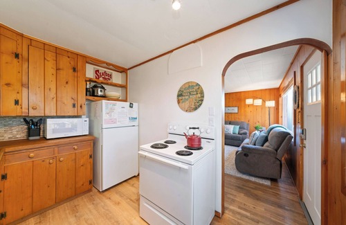 Seaside Cottage | Cozy:}EasyWalktoBeach/Boardwalk/Town/Café/Pub~Bikes~Foosball~Fenced~Quiet~DogsOK