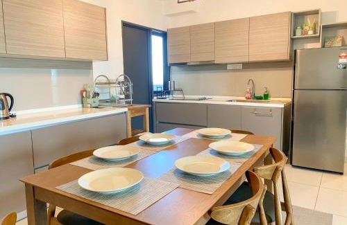 Shah Alam Apartment | Cozy Emira Home 3 Bedrooms
