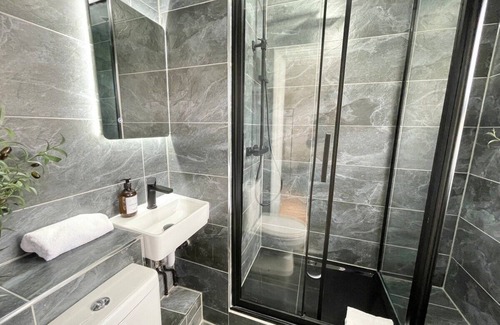 St. Pancras and Somers Town Apartment | Cozy en-suite in Camden