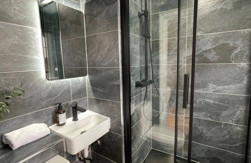 St. Pancras and Somers Town Apartment | Cozy en-suite in Camden