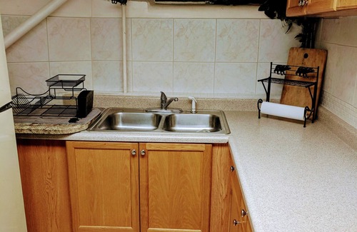 St. Anthony Apartment | Cozy Escape close to Yellowstone & Grand Teton NP, BYUI, River Beach sleeps 9