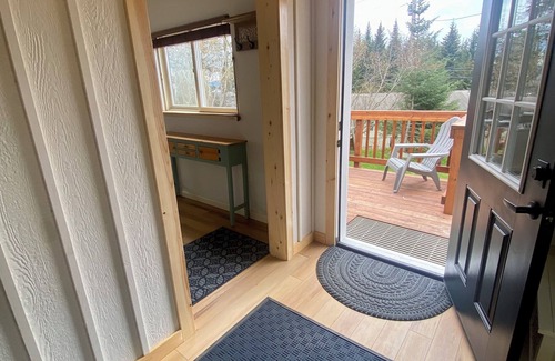 Homer House | Cozy family- friendly in town house w/a backyard, garden, BBQ, and a firepit.