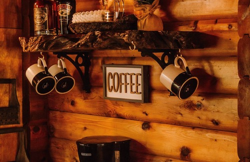 Cassel Cabin | Cozy Fishing Cabin: Hat Creek, Pit River, Fall River, Baum Lake. Burney Falls.