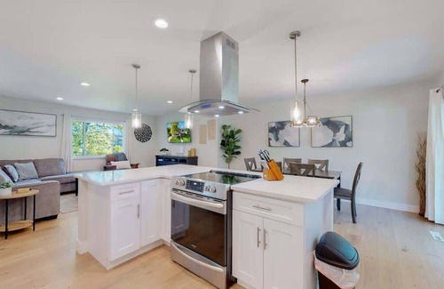 Castlewood House | Cozy Four-Bedroom Retreat with Fun and Air Hockey