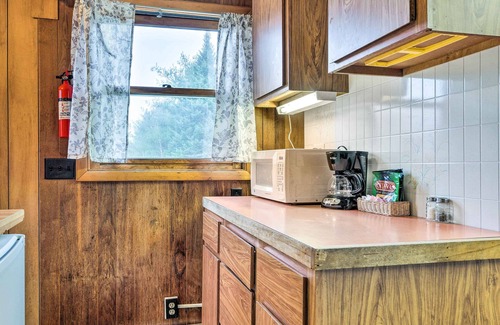 Franconia Cottage | Cozy Franconia Cottage w/Community Pool & Hot Tub