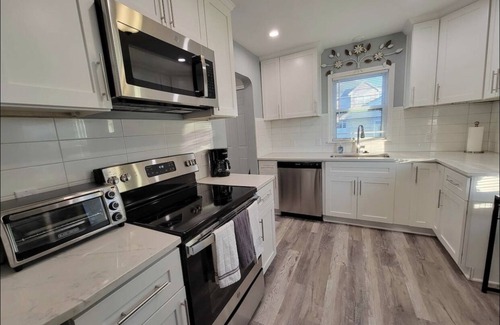 Berkley House | Cozy * Freshly Remodeled 2BR Home