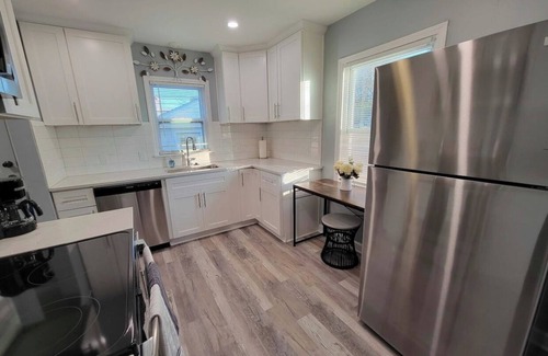 Berkley House | Cozy * Freshly Remodeled 2BR Home