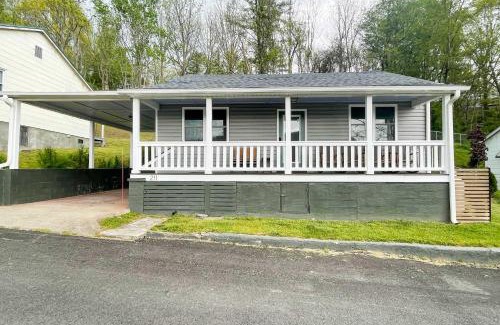 Fries House | Cozy Fries Escape with Mountain and River Views!