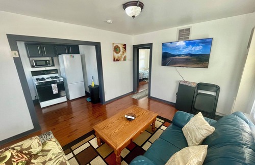 Bayview Apartment | Cozy Frog on the Beach! 2-bedroom Efficiency w/Beach Access, WiFi, Smart TV