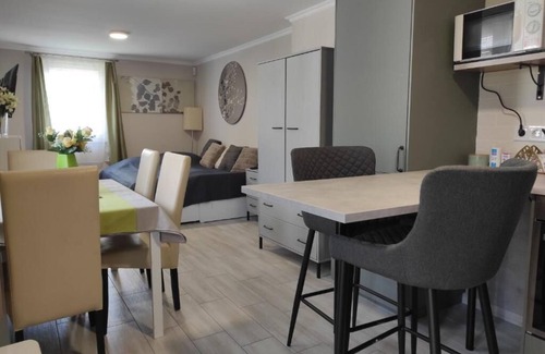 Torokbalint House | Cozy garden city atmosphere 10 minutes from Budapest dogs welcome