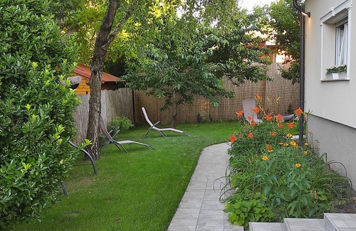 Torokbalint House | Cozy garden city atmosphere 10 minutes from Budapest dogs welcome