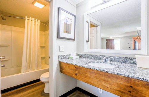Richmond Hotel | Cozy Garden Inn By OYO Hwy 40 Richmond