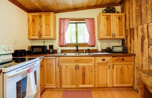 Menlo Apartment | Cozy Georgia Abode w/Deck, Fire Pit & Lake Access