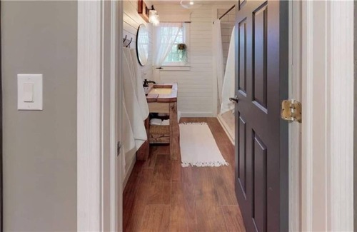 Erie House | Cozy Getaway 2BR + Hottub Erie PA Acacia House