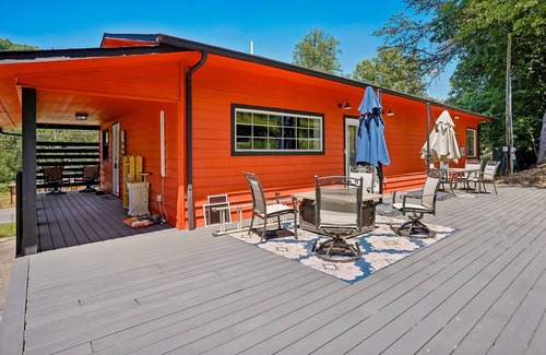 Morganton Cabin | Cozy getaway with deck, mountain views & hiking trails