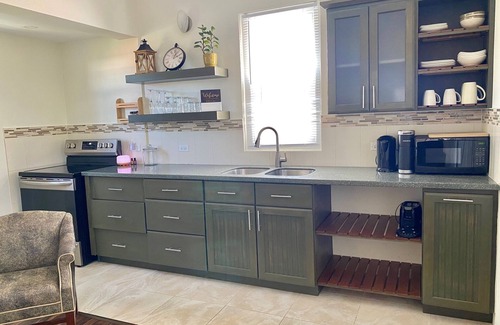 Hamilton Parish Cottage | Cozy Gombey Cottage