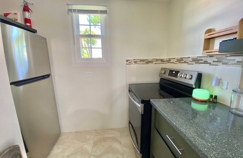 Hamilton Parish Cottage | Cozy Gombey Cottage