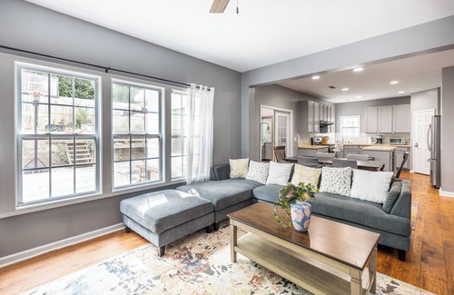 Tucker House | Cozy Ground-Level Room with Private Yard｜Flexible Month-to-Month Rental #41775