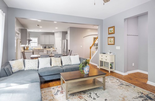 Tucker House | Cozy Ground-Level Room with Private Yard｜Flexible Month-to-Month Rental #41775