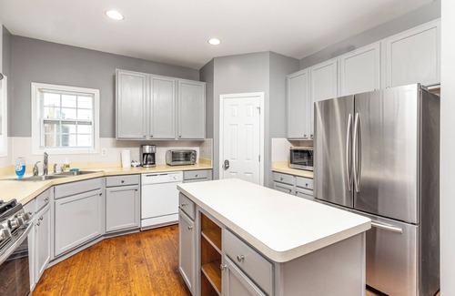 Tucker House | Cozy Ground-Level Room with Private Yard｜Flexible Month-to-Month Rental #41775