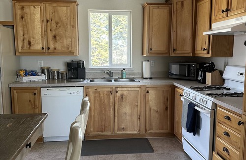 Bellevue Cottage | Cozy Guest Cottage
