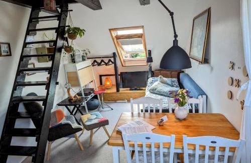 Kastrup Apartment | Cozy Haven - Bright small rooms, easy public transport