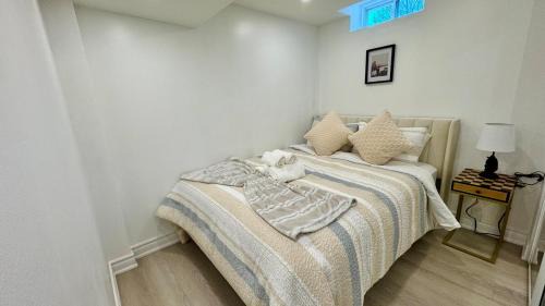 Erin Mills Apartment | Cozy Hidden Gem, Stylish 2BR with Sofa Bed