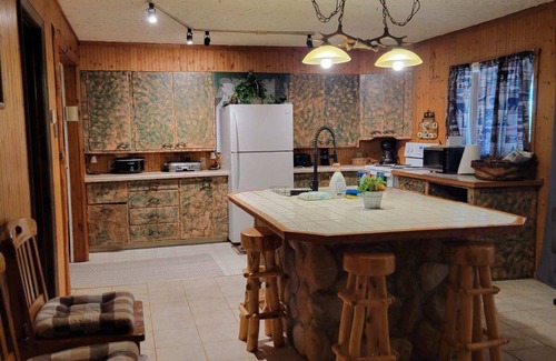 Jordan House | Cozy Hideaway Log Home in Welcoming Jordan MT